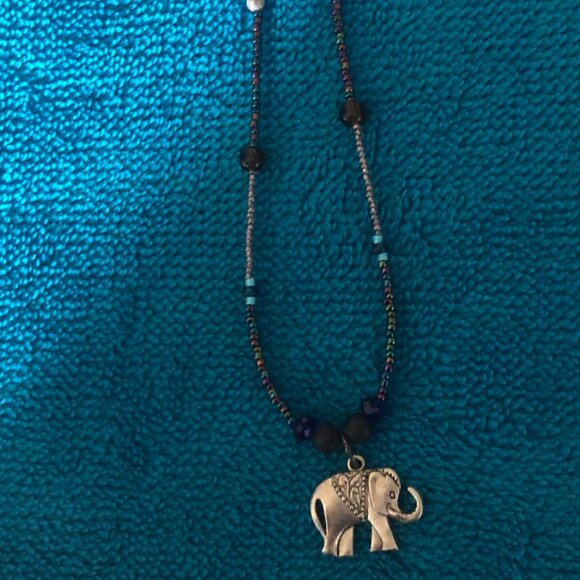 Elephant Aromatherapy Necklace with lava and sparkly glass beads - Picture 3 of 5